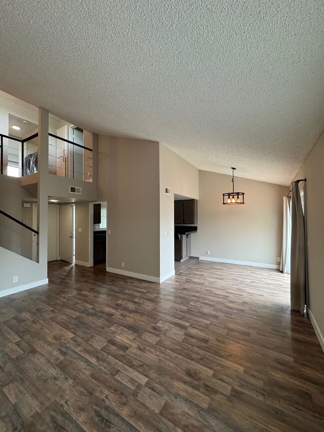 Building Photo - 2 Bedroom 2.5 Bathroom Condo for Rent Sout...