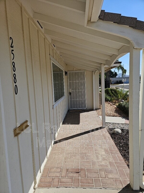 Foto del edificio - 25880 Coombe Hill Dr