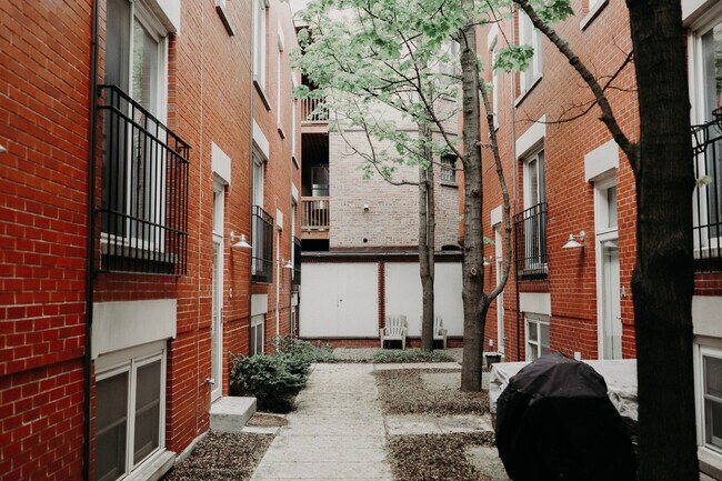 Building Photo - 1451 W Lexington St