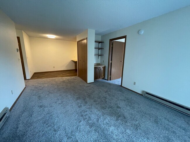 Foto del edificio - Very spacious 2 bed, 2 bath 4-plex unit lo...