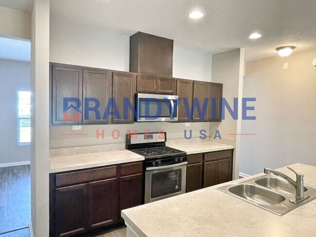 Foto del edificio - 50% OFF! No Application Fees - Move-in by ...