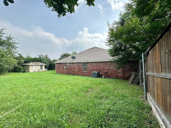 Building Photo - 4650 Stonewall Cove