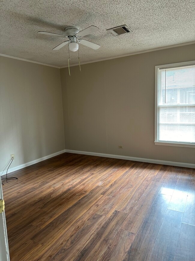 Building Photo - 514 Eason Pl