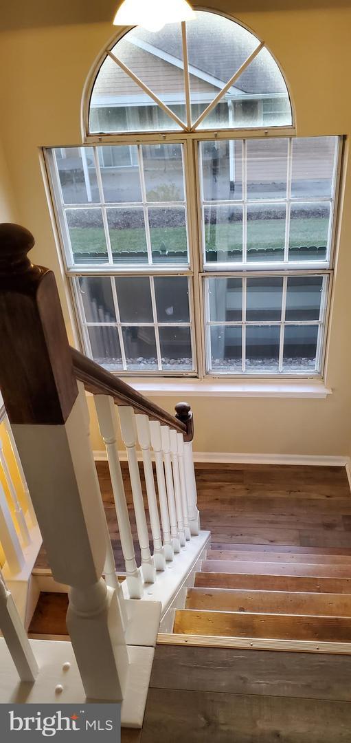 Building Photo - 610 Larch Ct