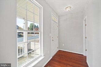 Building Photo - 103 Holmes St