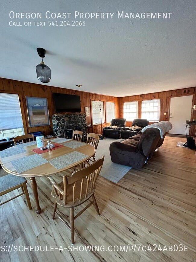 Building Photo - Recently Reduced Rate! 3 Bed 2.5 BathFully...