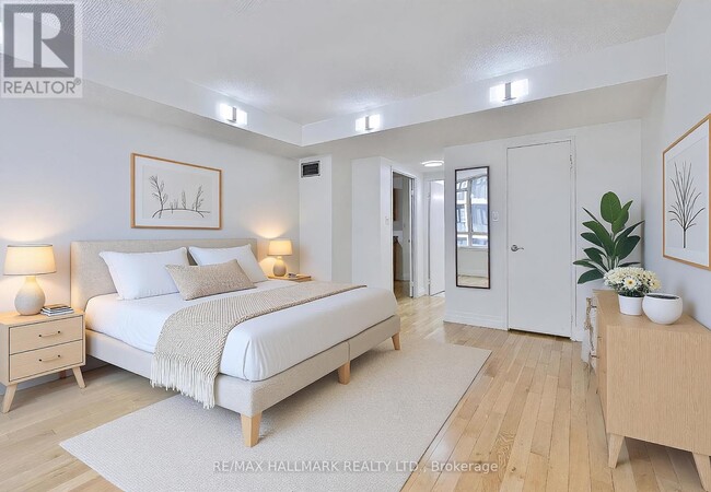 Building Photo - 633 Bay St.