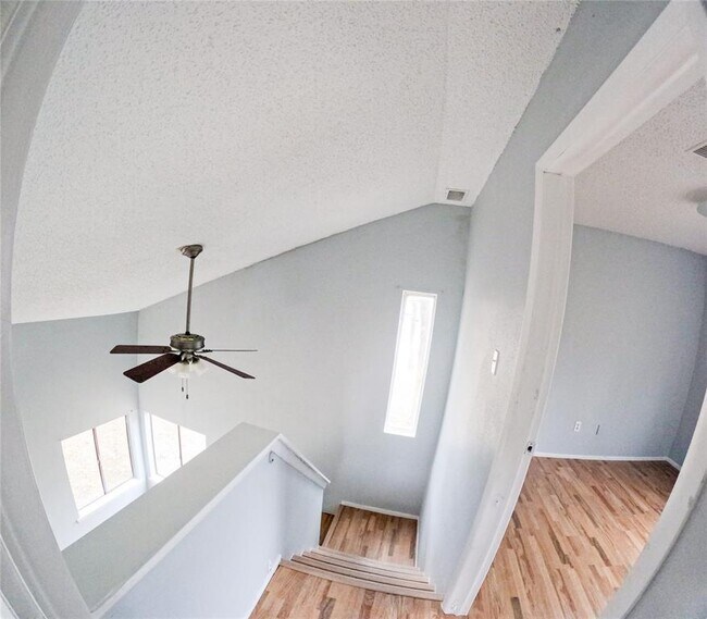 Building Photo - 28604 Netawake Ct
