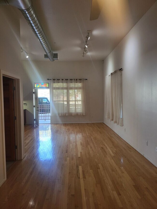 Building Photo - 400 Copper Ave NE