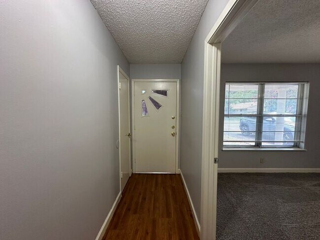 Foto del edificio - Tour Today! Delightful 4-bedroom, 2-bathro...
