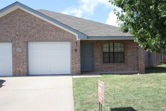 Building Photo - 5006 John David Dr