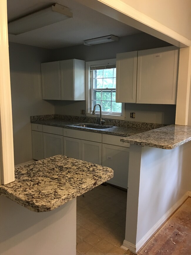 Kitchen - 1717 Cherokee Rd