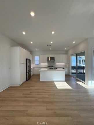 Building Photo - 436 Loon