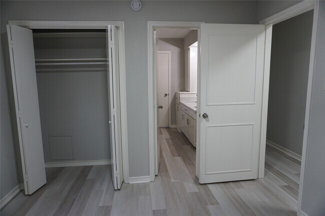 Foto del edificio - 1915 Normal Park Dr