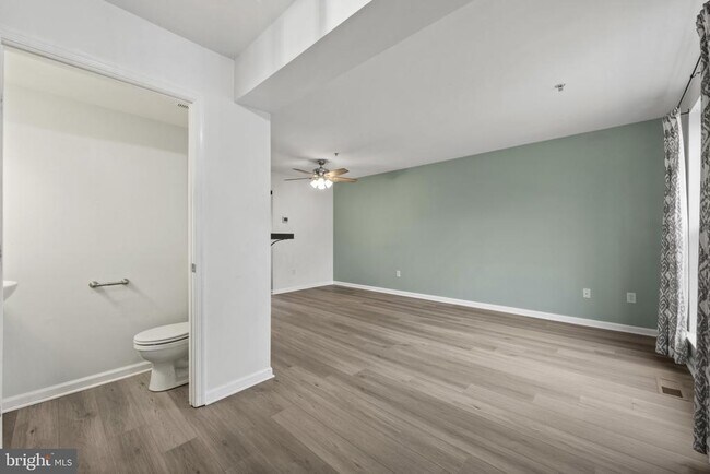 Foto del edificio - 703 Horse Chestnut Ct