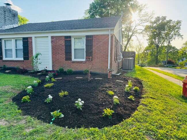 Foto del edificio - 2701 Hartford Dr