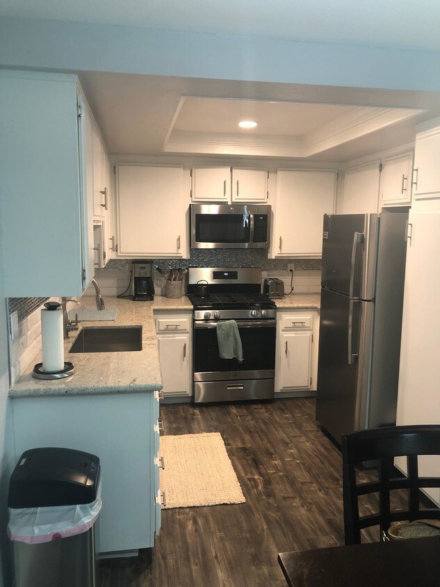 Kitchen - 901 Golden Springs Dr