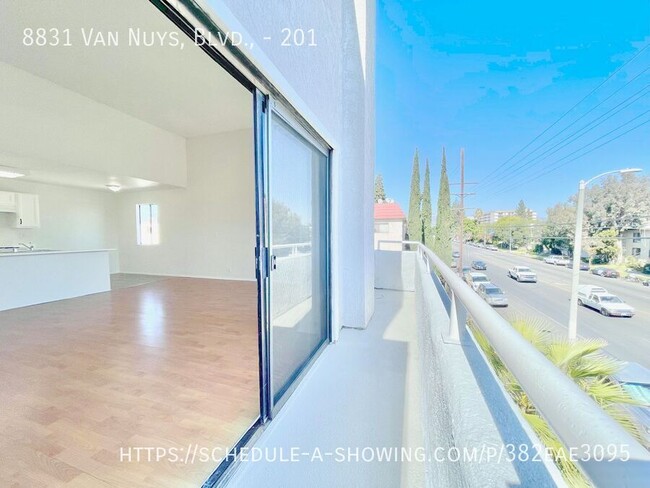 Foto del edificio - Beautiful spacious top floor 2 Bed + 2 Bath