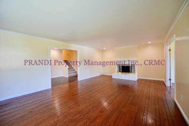 Building Photo - Spacious Greenbrae Home Featuring Expansiv...