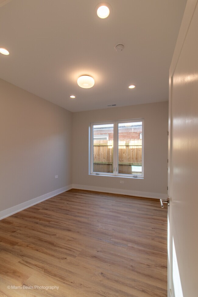 Foto del edificio - 6749 S Langley Ave