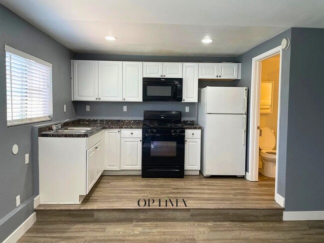 Foto del edificio - 8400 Fullbright Ave