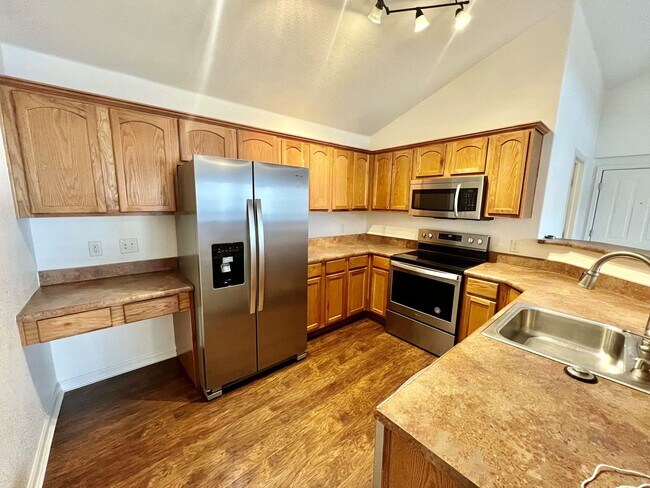 Foto del edificio - Three Bedroom Condo on the River