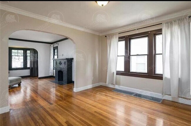 Foto del edificio - 5241 Brookwood Ave