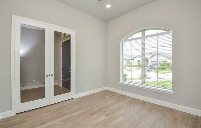 Foto del edificio - 1915 Creekwood Cove
