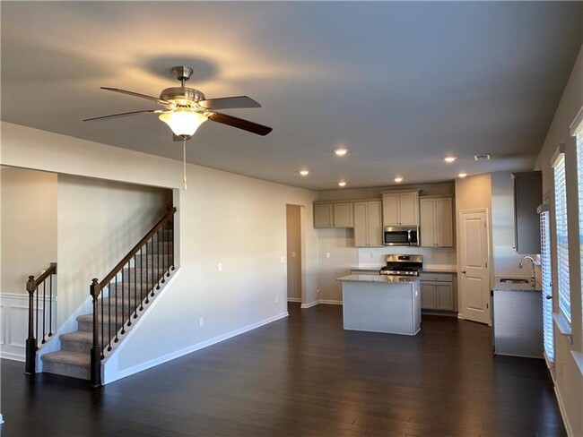 Building Photo - 7222 Gladstone Cir