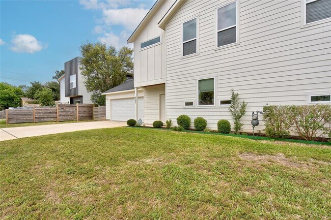 Building Photo - 4005 Clawson Rd