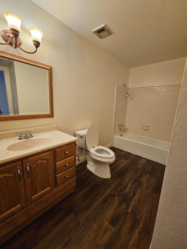 Foto del edificio - 5129 E Poinsettia Dr