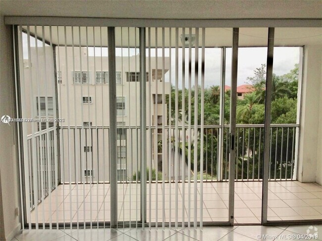 Building Photo - 150 Ocean Lane Dr