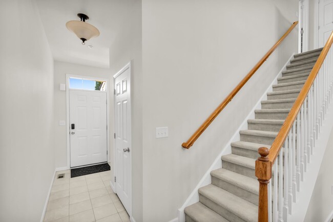 Building Photo - Modern 3-Bedroom Townhome with First-Floor...