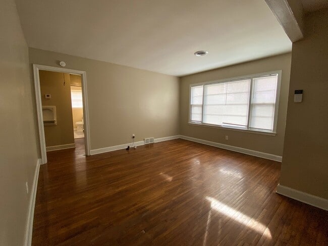 Building Photo - 1654 Dearing Rd