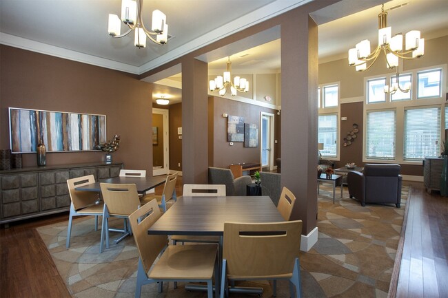 Building Photo - 11641 Leopard St