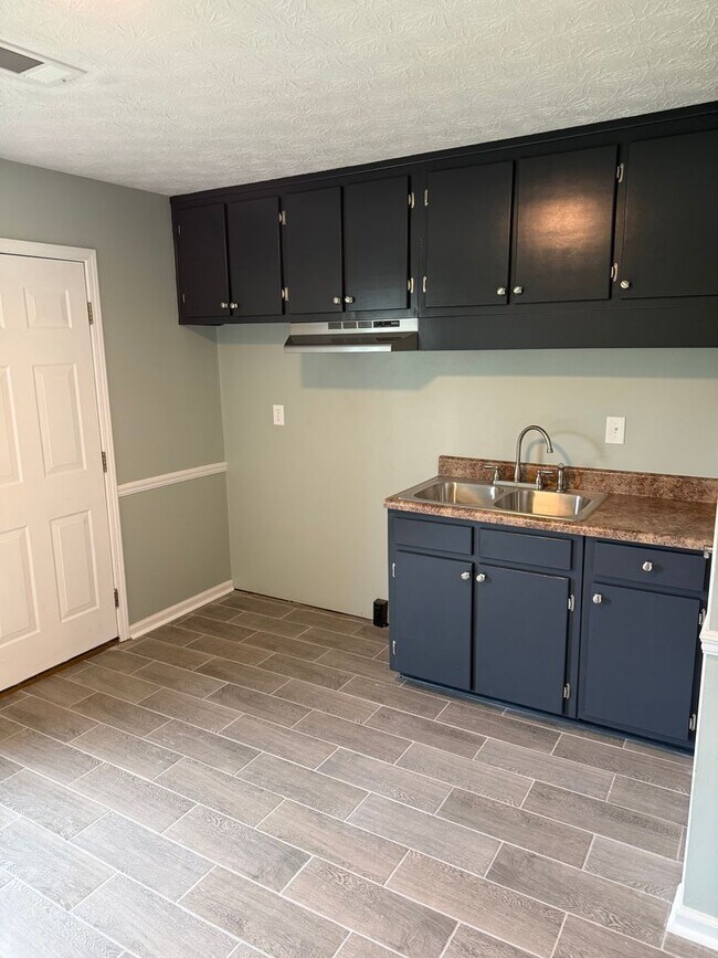 Building Photo - 67 Evergreen Ln