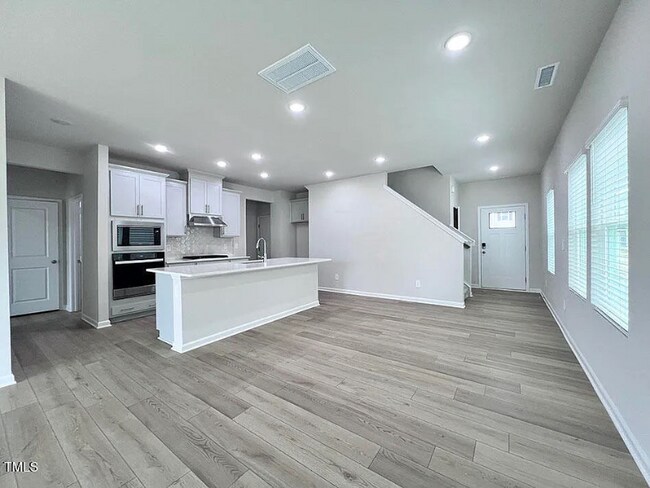 Foto del edificio - 613 Red River Dr