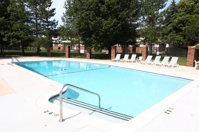 Building Photo - Woodbridge Manor Apartments