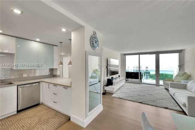 Building Photo - 100 Bayview Dr