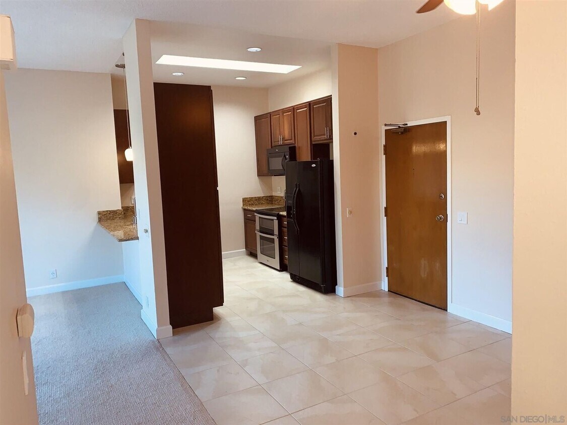 Foto principal - 8310 Regents Rd