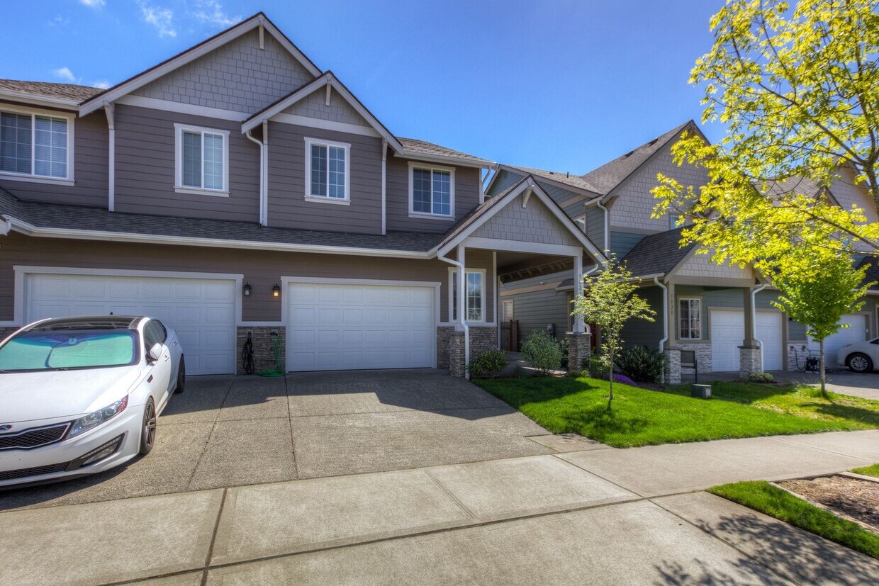 Foto principal - Beautiful 4 Bedroom Lacey Home