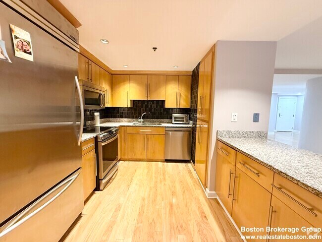 Building Photo - 170 Tremont St