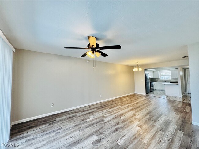 Foto del edificio - 706 SE 13th Ct