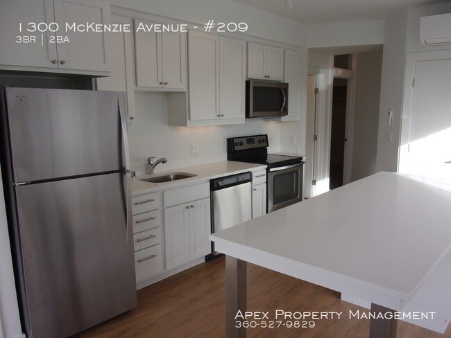 Building Photo - 1300 McKenzie Ave