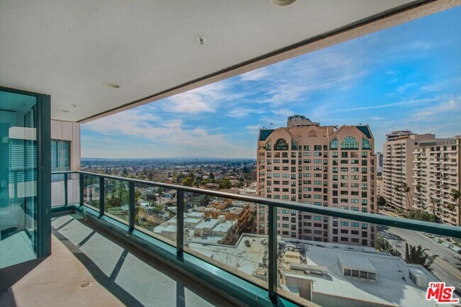 Foto del edificio - 10490 Wilshire Blvd