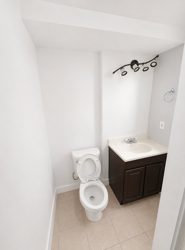 Building Photo - 5242 S Hamlet Cir