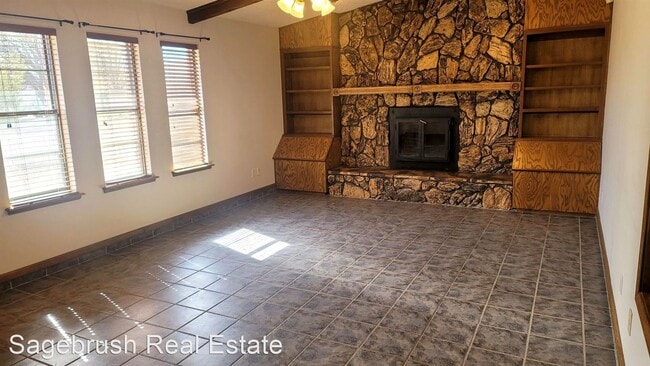 Building Photo - 3 br, 2 bath House - 800 Rosewood Dr.