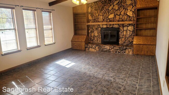 Foto del edificio - 3 br, 2 bath House - 800 Rosewood Dr.