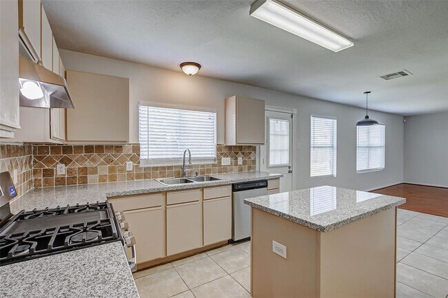 Foto del edificio - 2707 Lofty Elm St