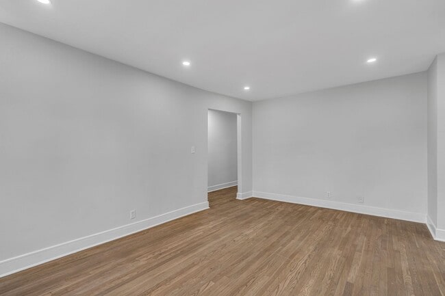 Interior Photo - Palisades Manor Apartments – Modern Living in the Heart of Palisades Park